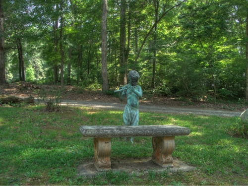 statuesmall.jpg